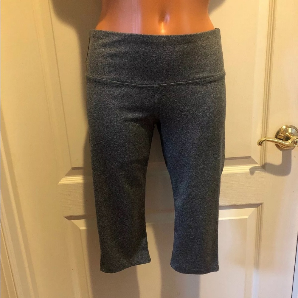 NEW BALANCE Capri Cropped Legging Gray Size S Small EUC $40